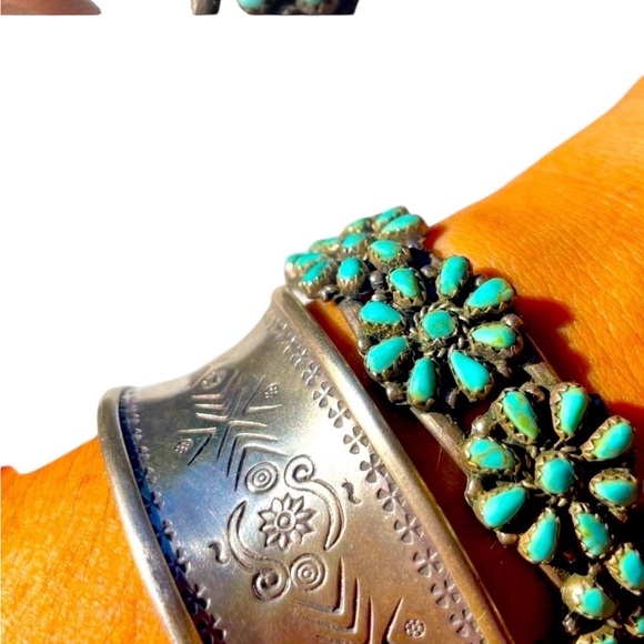 Vintage Native American Flower Cuff Bracelet of .925 and Genuine Turquoise - Picture 15 of 16